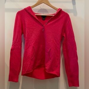 Cozy Meets Cute 💕 Hot pink cashmere hoodie with kangaroo pocket • medium.